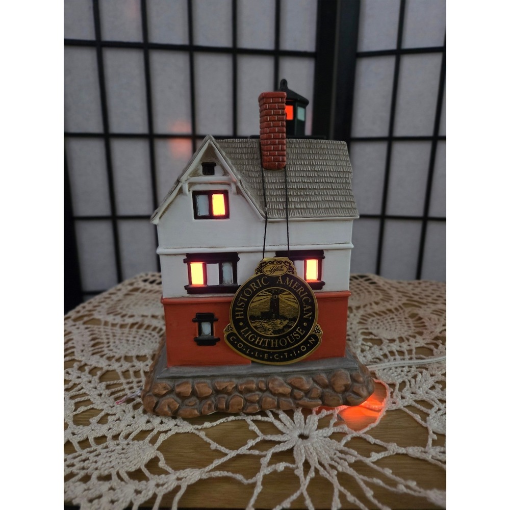 Lefton Round Island Michigan Lighthouse 1895 Figurine Lighted 10969 1996 - Picture 8 of 16